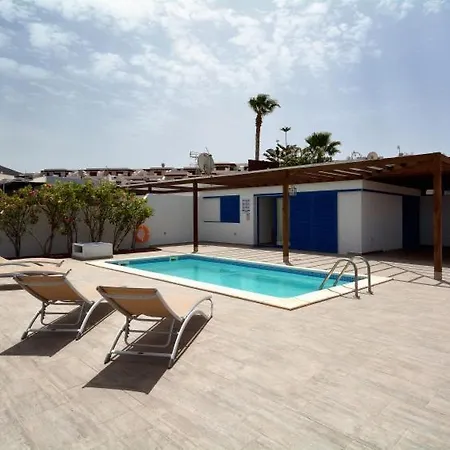 In Playa Blanca Sleeps 4 With Pool And Wifi *