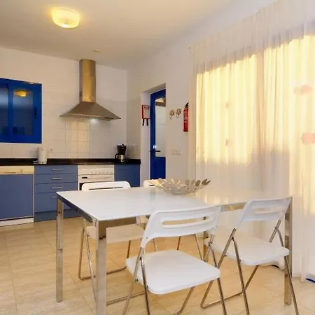 In Playa Blanca Sleeps 4 With Pool And Wifi Villa Playa Blanca (Lanzarote)