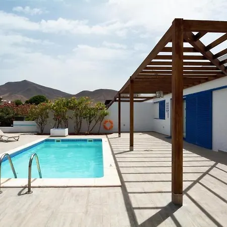 In Playa Blanca Sleeps 4 With Pool And Wifi *